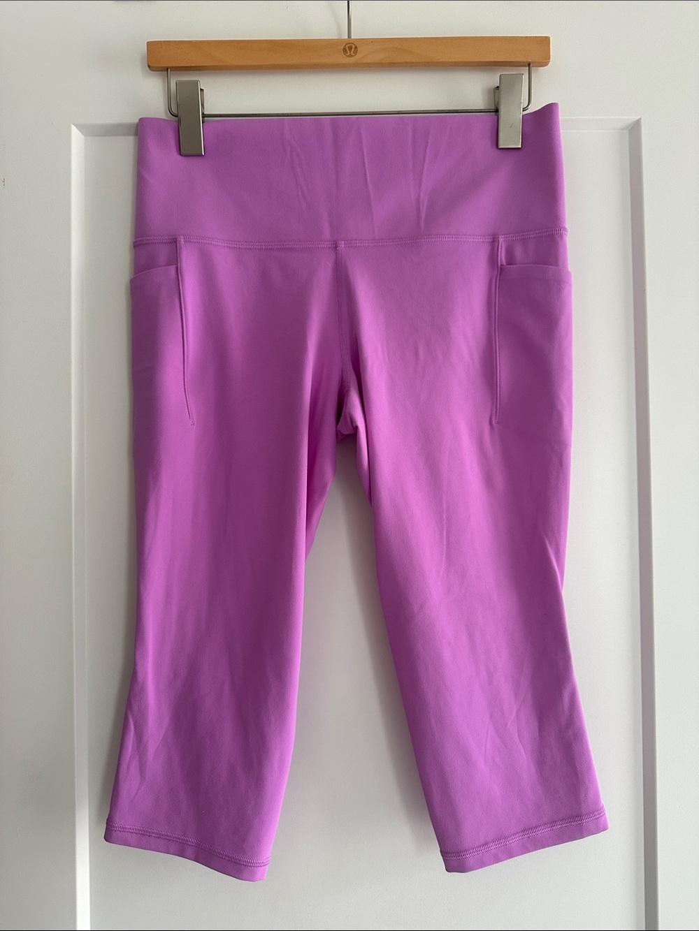 Athleta Salutation Stash Capri Size Large